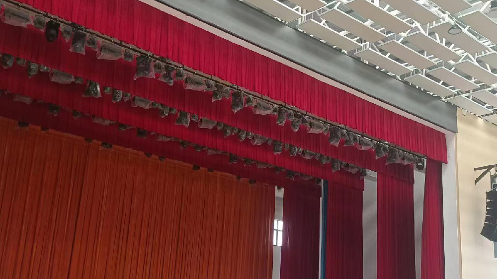 东莞市大凌山新风中学报告厅