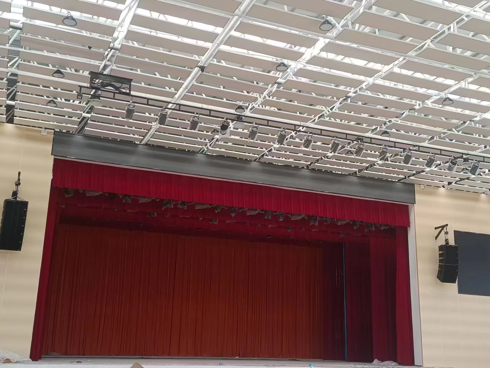东莞市大凌山新风中学报告厅