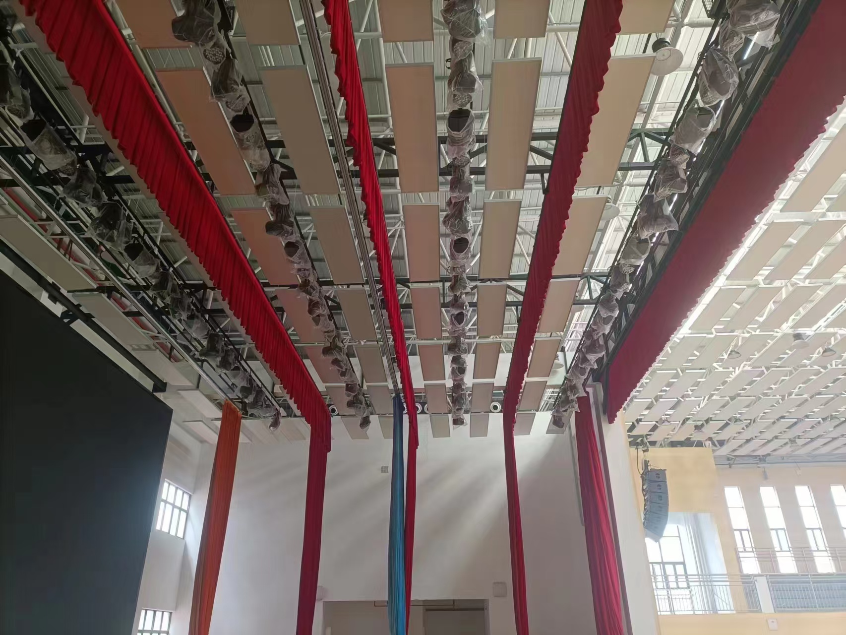 东莞市大凌山新风中学报告厅