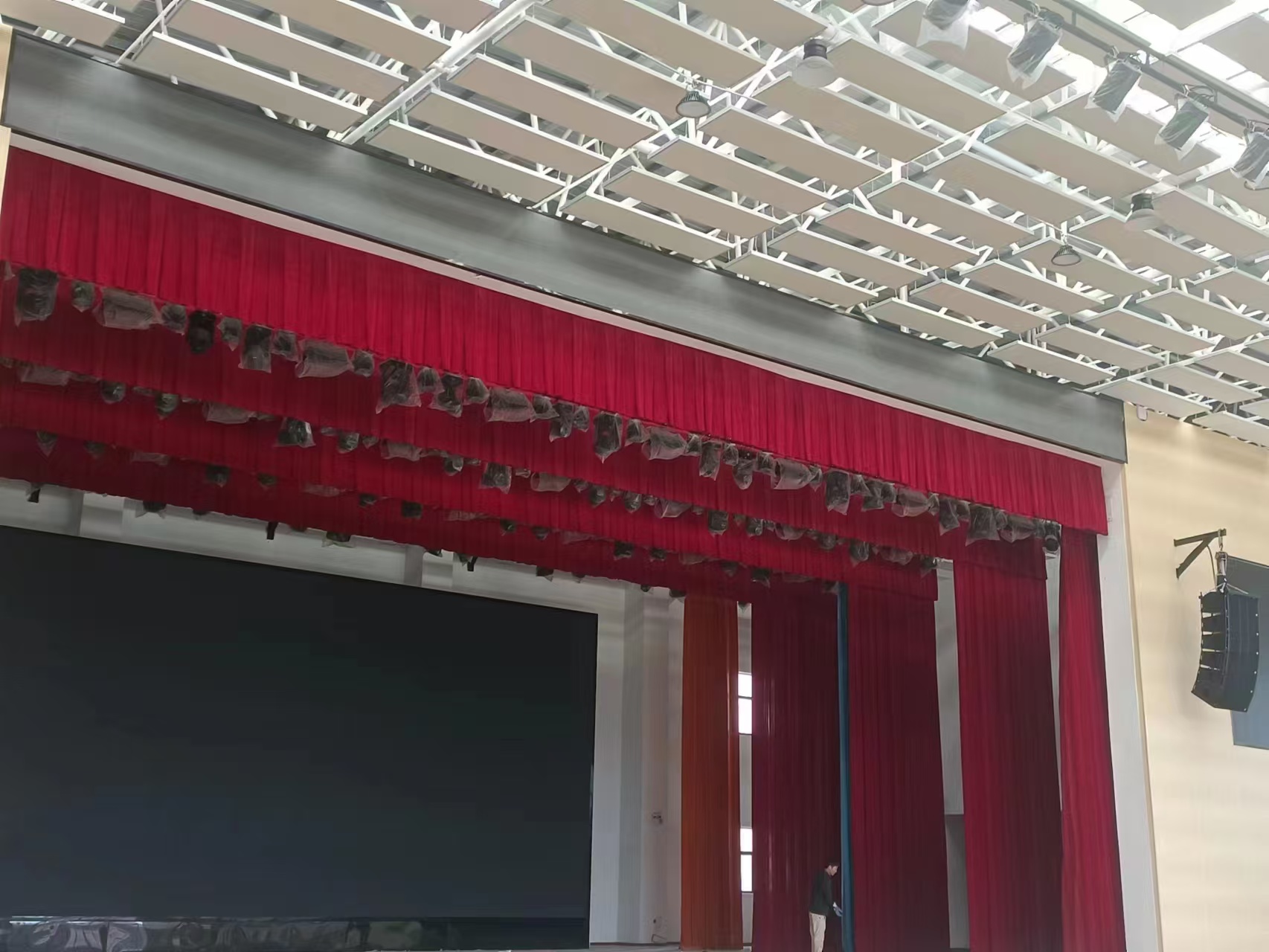 东莞市大凌山新风中学报告厅