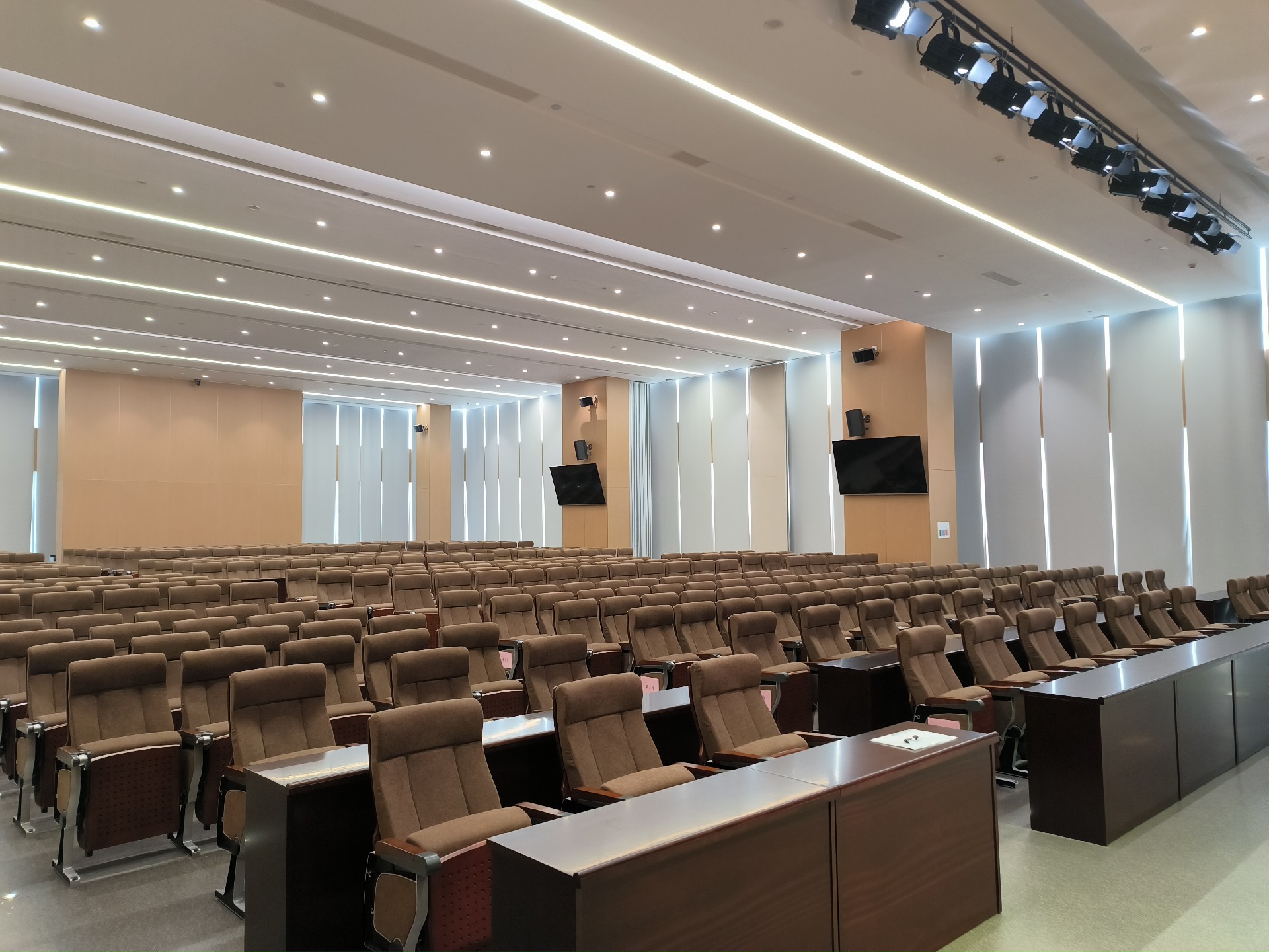 山东铁投大厦报告厅